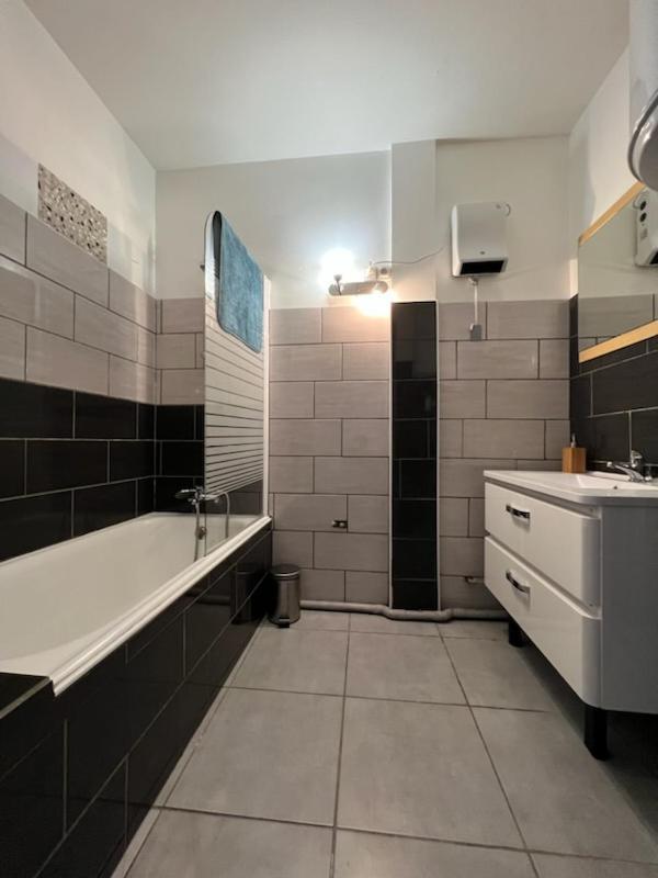 La Dolce Vita -T2 52M2- Dernier Etage- Terrasse-Parking-Wifi Fibre Apartman Tarbes Kültér fotó